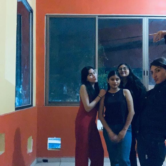 Meet your Posher, Candy - Picture 1 of 1